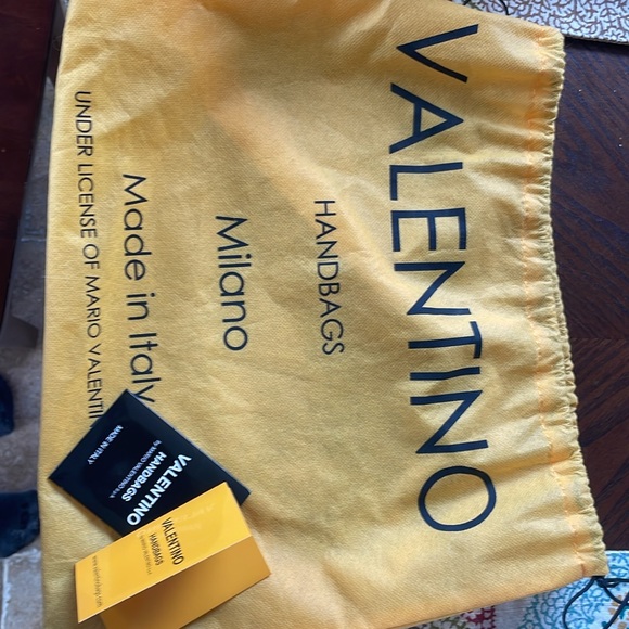 Gently Used!!! Mario Valentino Mia Signature Leather Camera Bag in Pink - Picture 4 of 5